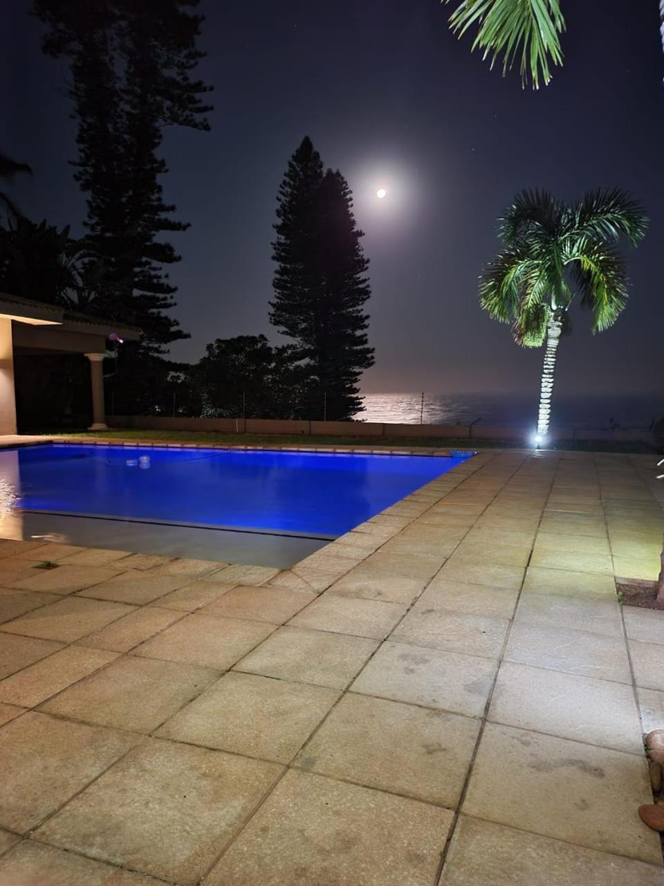 Illovo Beach House Hotel Amanzimtoti Exterior photo